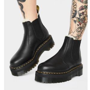 NEW DR MARTENS 2976 QUAD PLATFORM CHELSEA BOOTS. Size 8.
